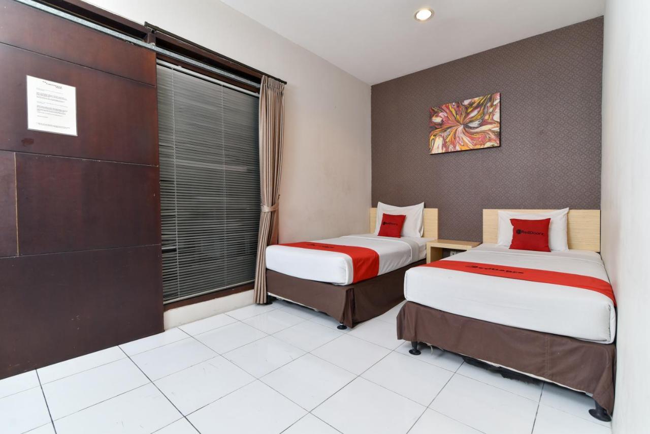 Reddoorz Plus @ Raya Legian Exterior photo
